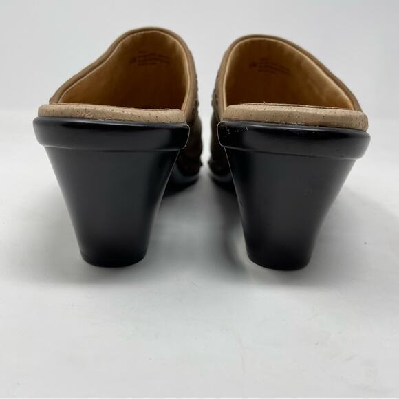 Sofft Tan Suede Nubuck leather copper stud heeled clogs mules neutral womens 9.5 - Picture 8 of 11